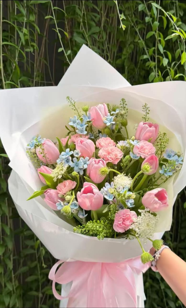 Bó hoa tulip hồng mix lam tinh