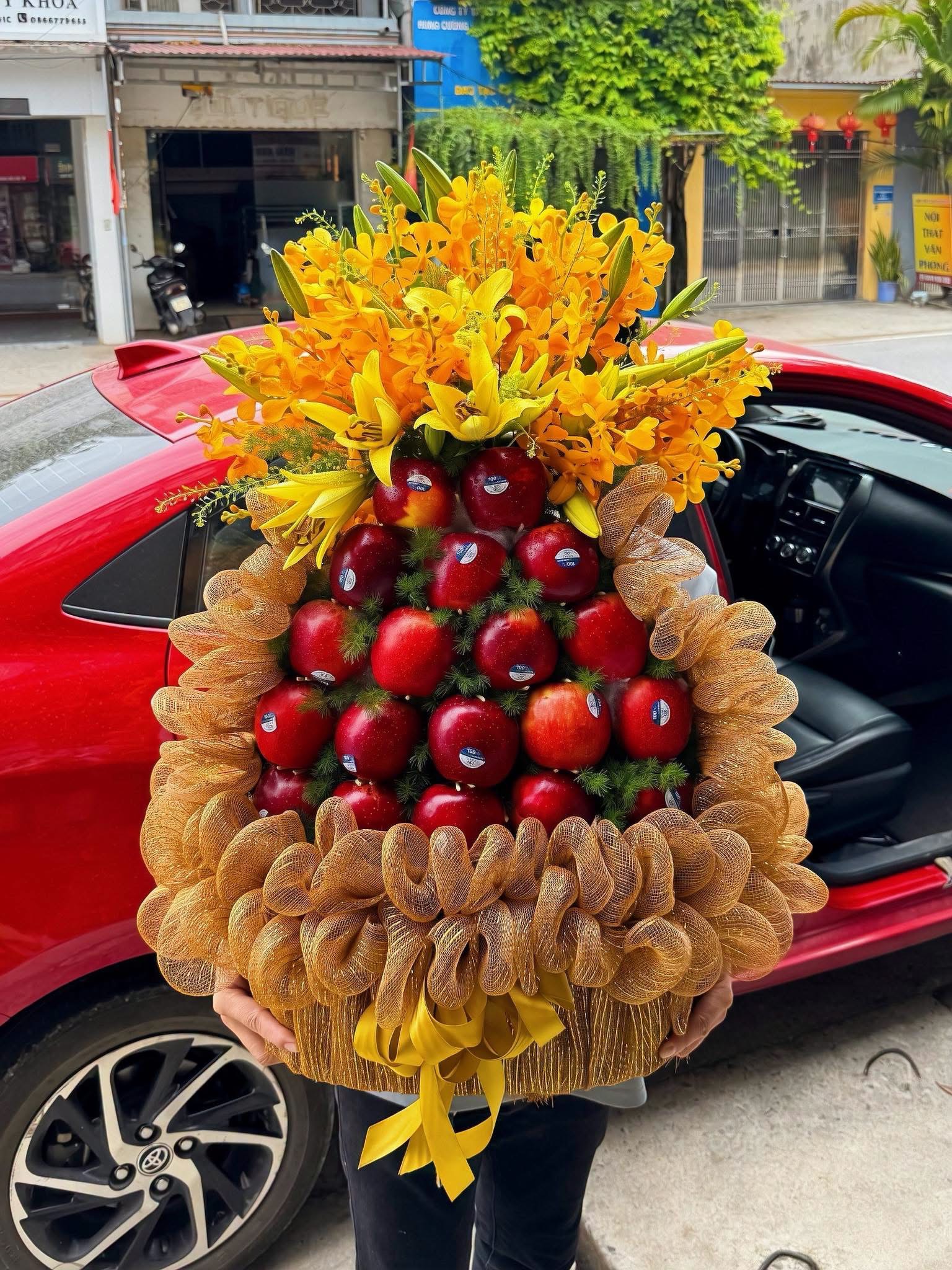 Giỏ táo kính lễ quận 2