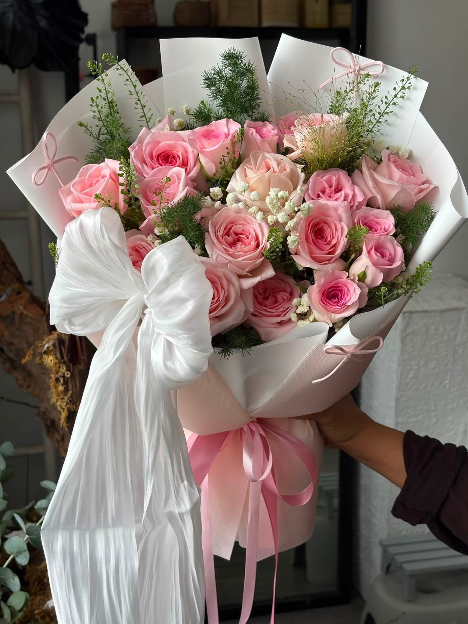 Bó hoa hồng mix nơ voan to