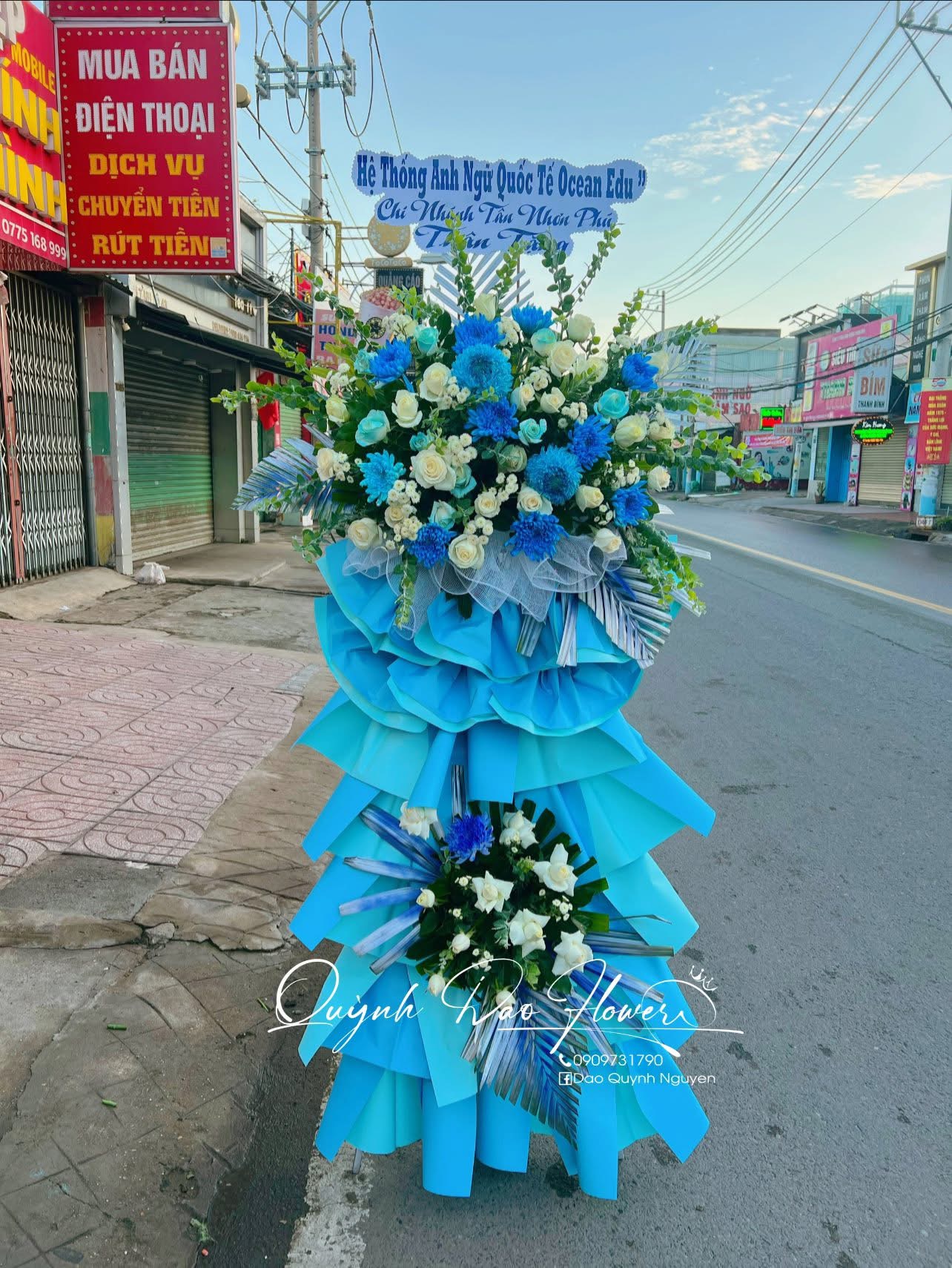 Kệ khai trương, chúc mừng xanh dương 