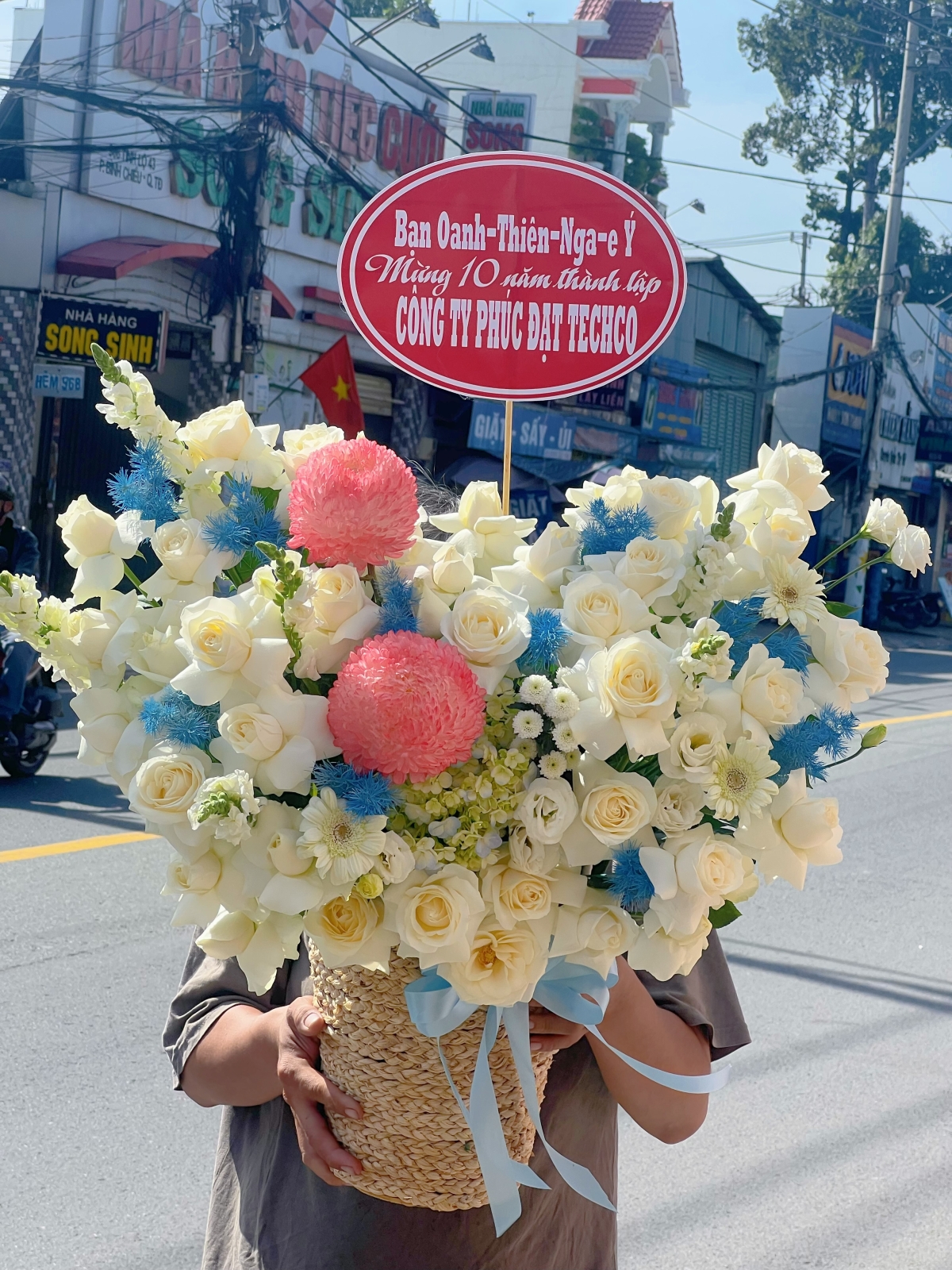 Giỏ khai trương màu trắng 