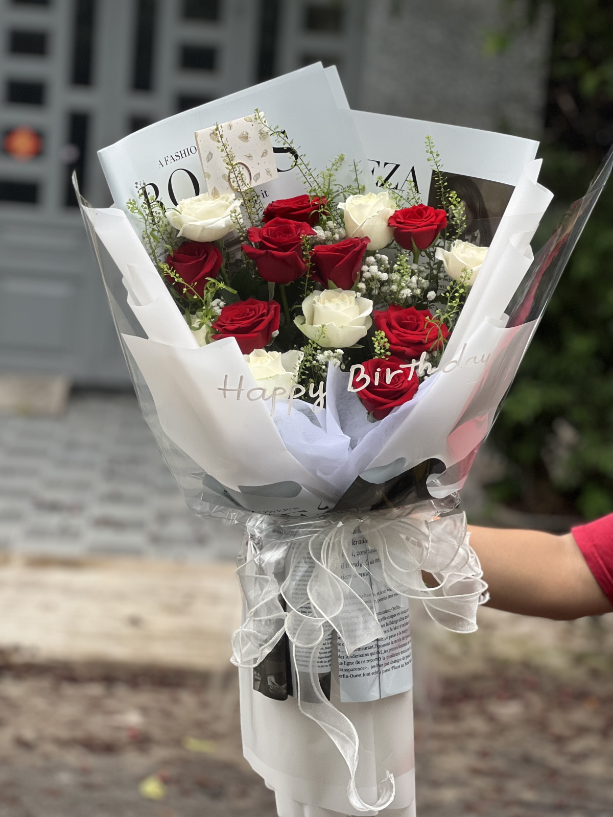 Bó hoa hồng do mix trắng 
