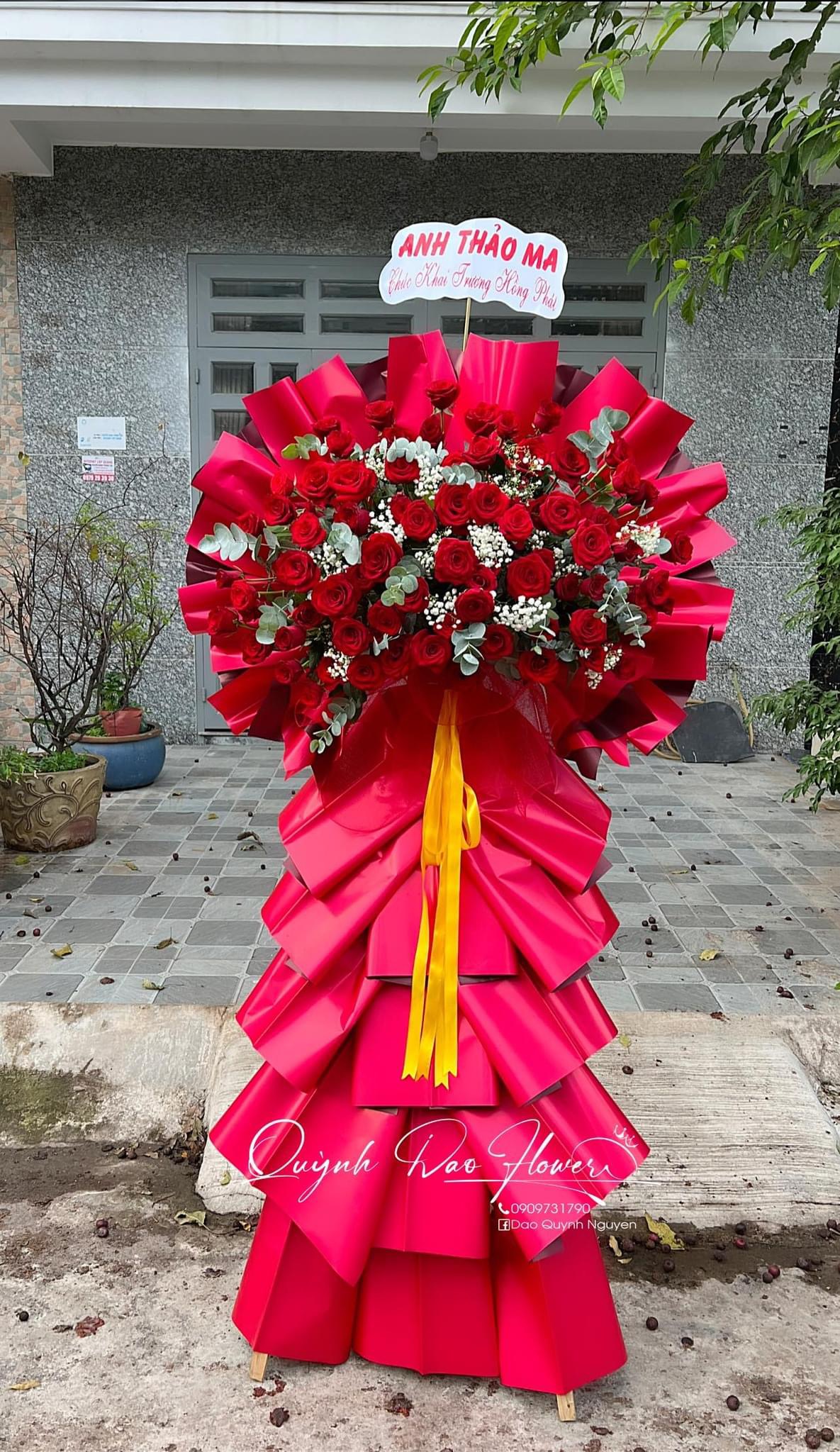Kệ khai trương màu đỏ to cao 