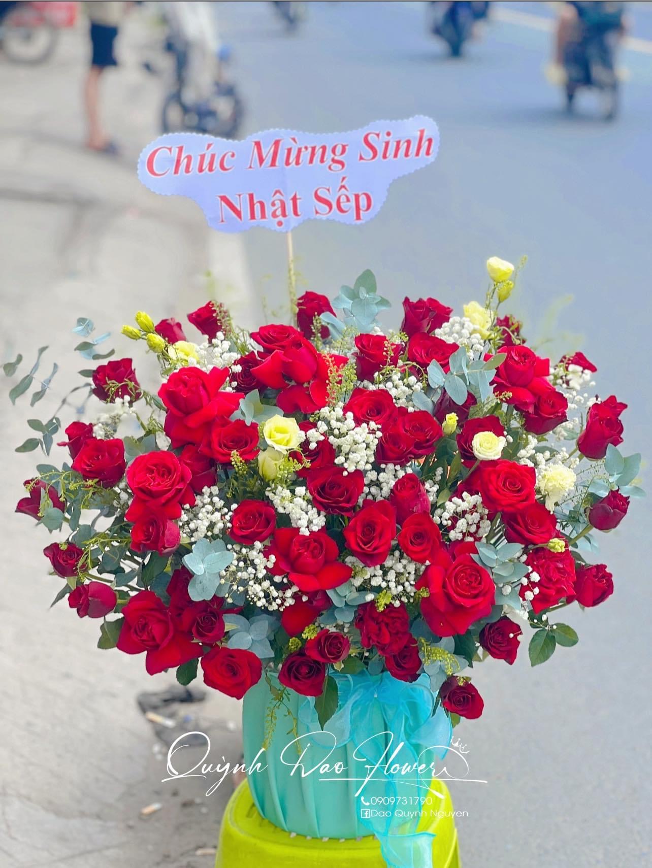 Giỏ hoa hồng đỏ tặng sinh nhật sếp 