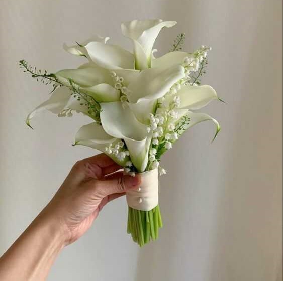 Bó hoa cưới rum
