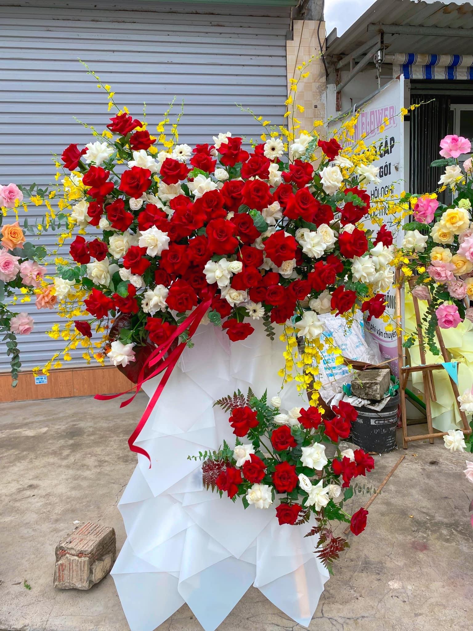 Kệ khai trương hiện đại tại bình dương 