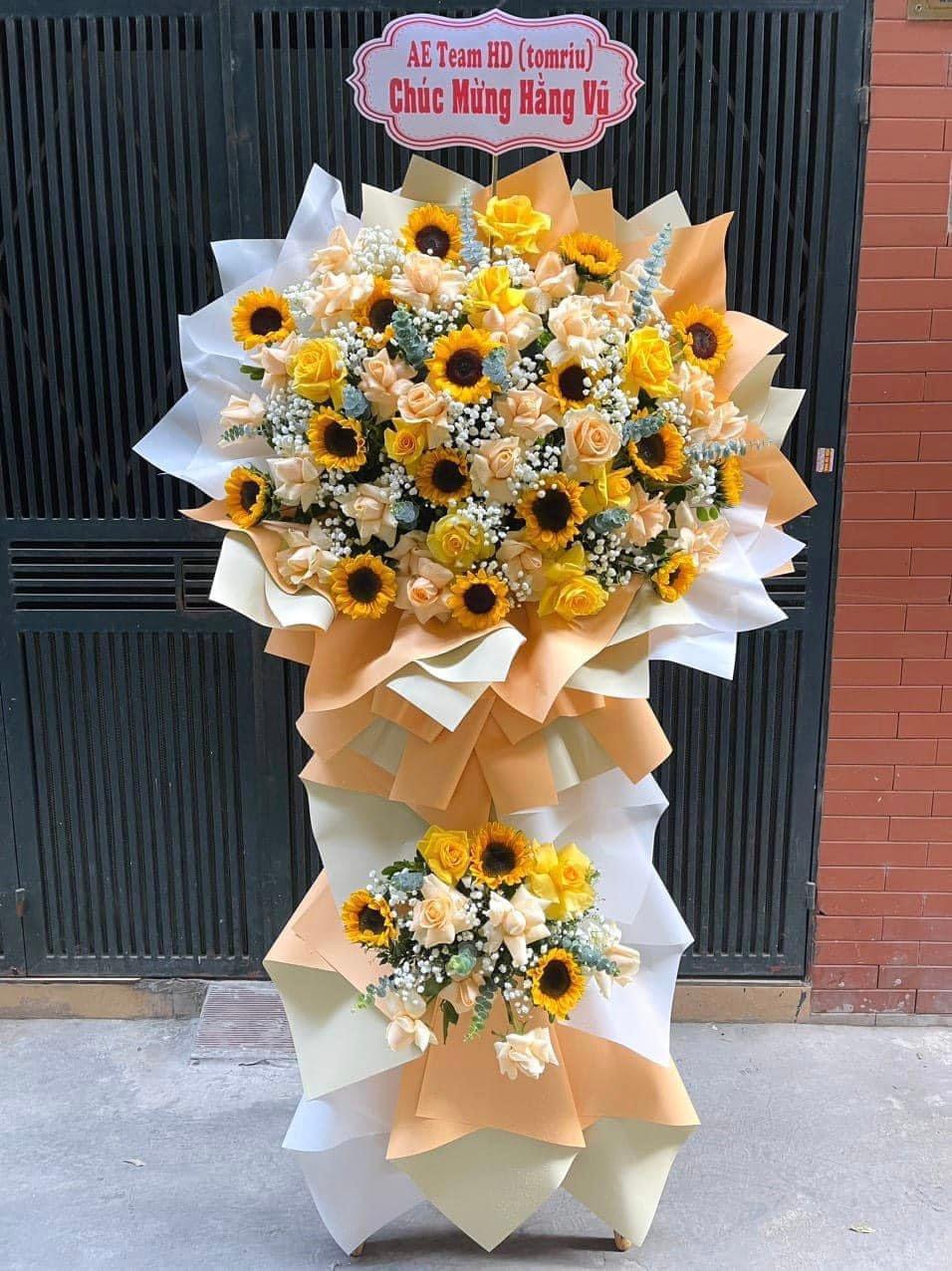 Kệ khai trương tone vàng hướng dương 