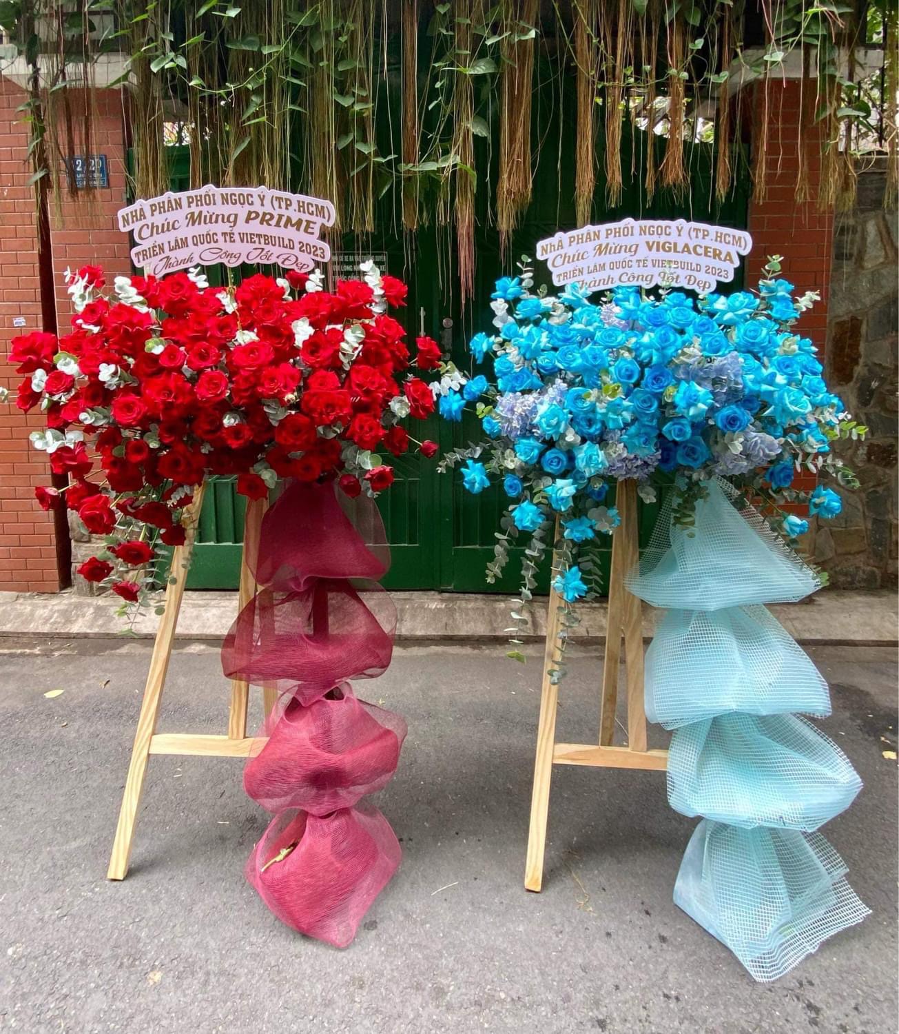 Kệ khai trương xanh dương hiện đại 