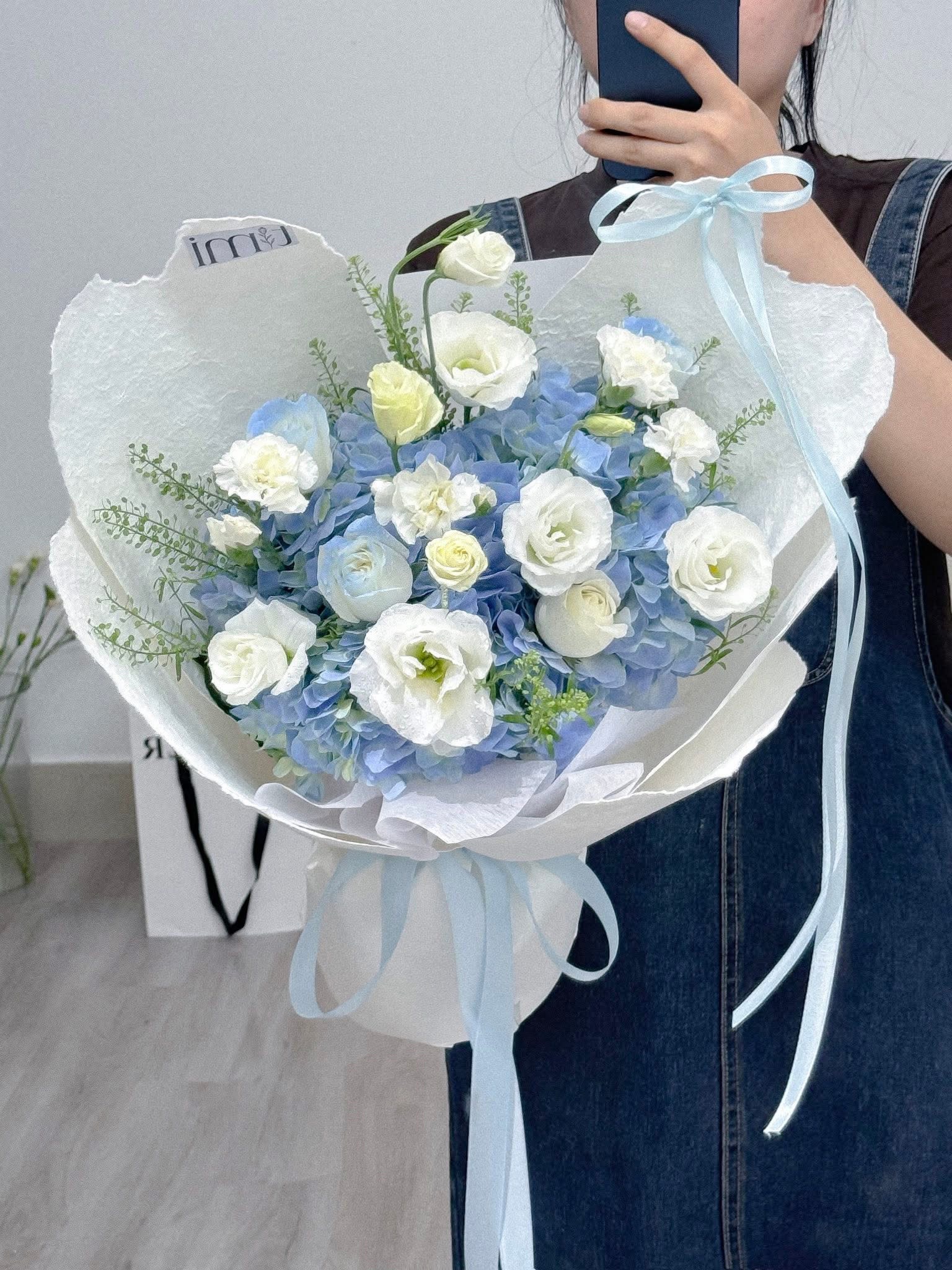 Bó hoa Cẩm Tú cầu Tone xanh trắng 