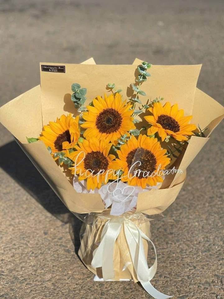 Bó hoa hướng dương 5 bông tại Dĩ An