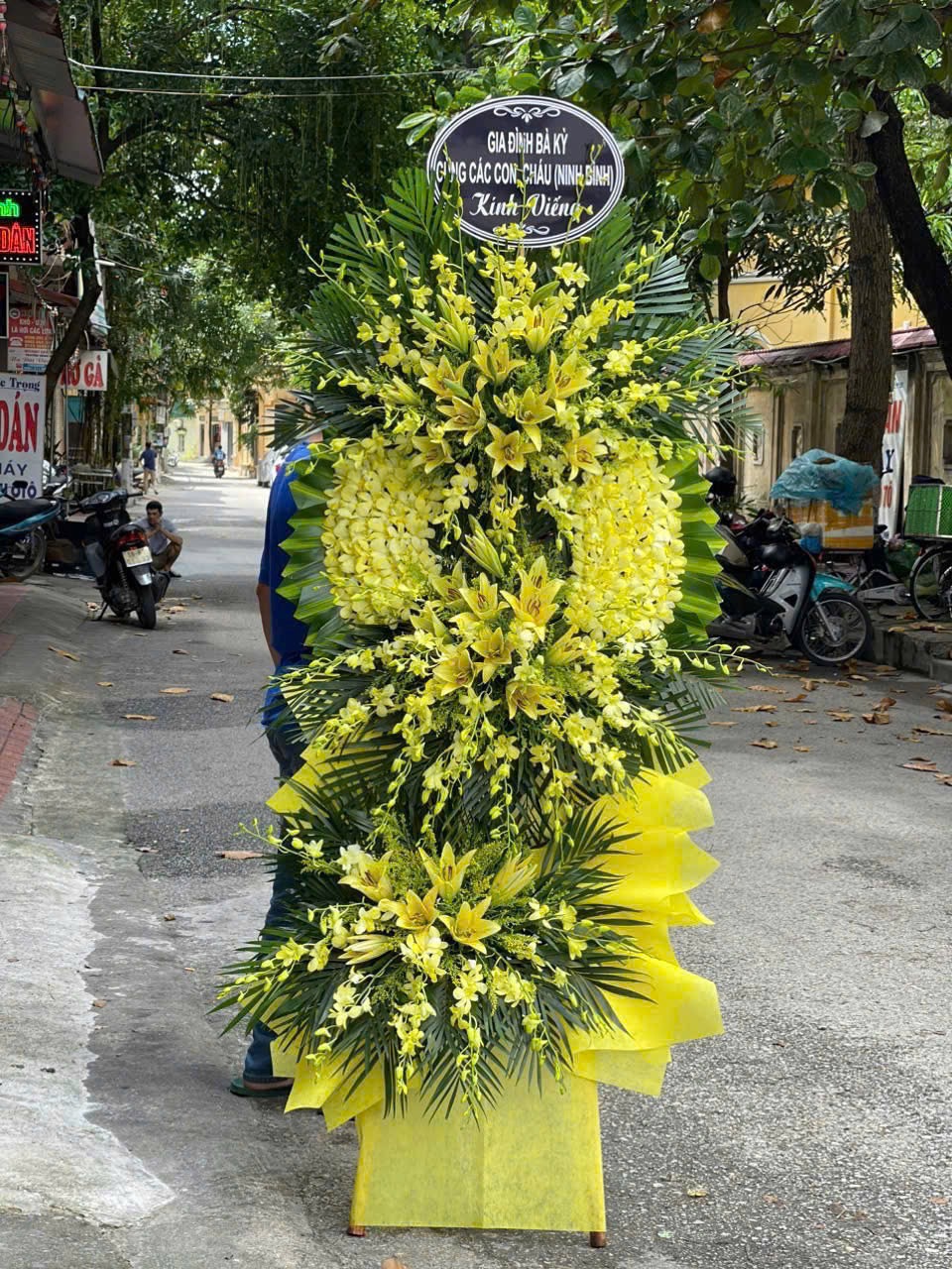 Kệ viếng to tại Sài Gòn 
