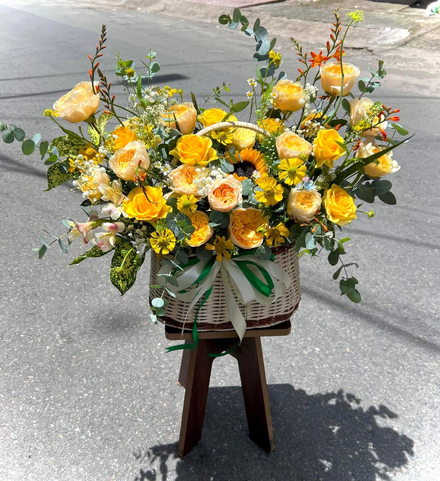 Giỏ hoa để bàn Dĩ An