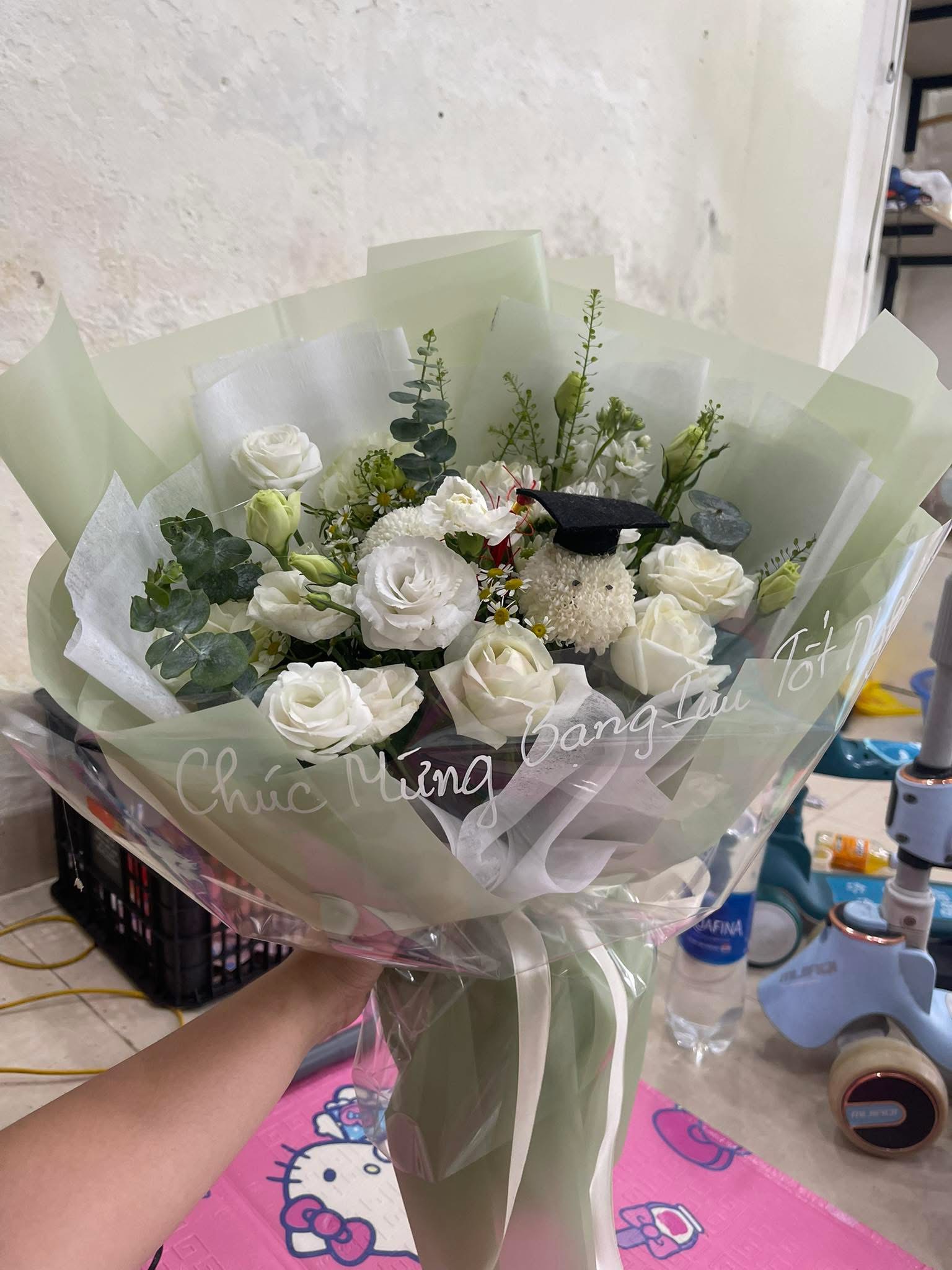 Hoa tốt nghiệp tone màu nhẹ nhàng 