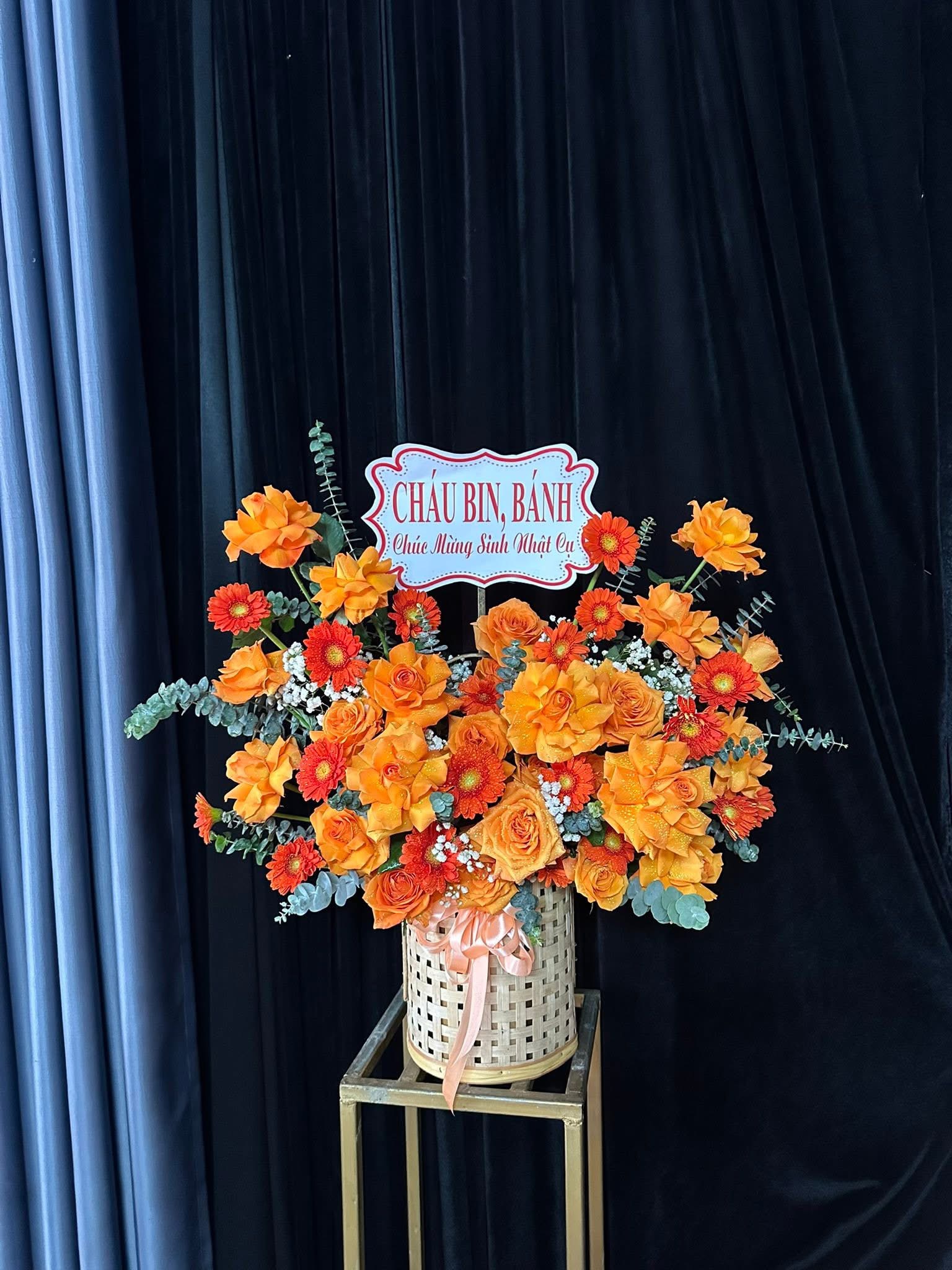 Giỏ hoa màu cam tặng sếp 