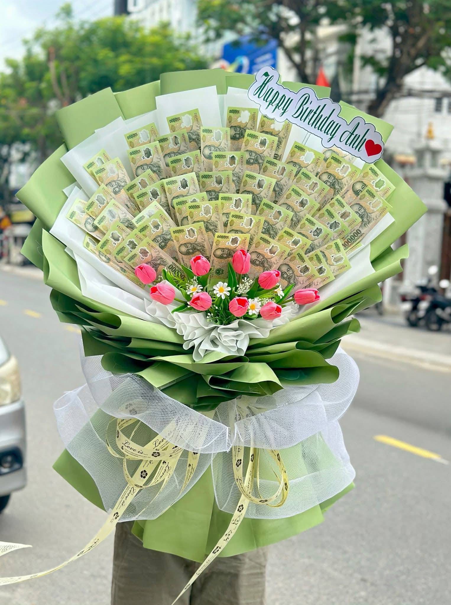 Bó hoa tiền xanh lá