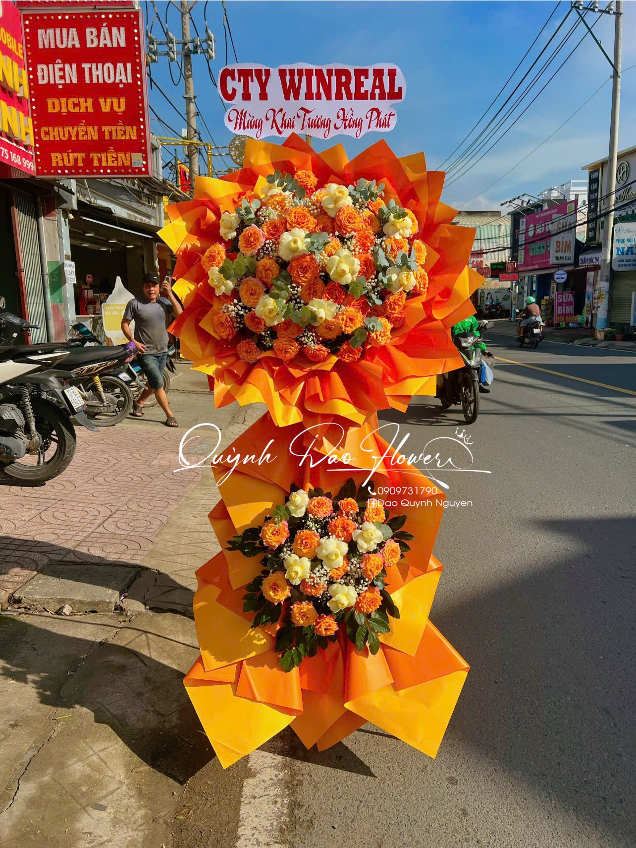 Kệ hoa khai trương màu cam