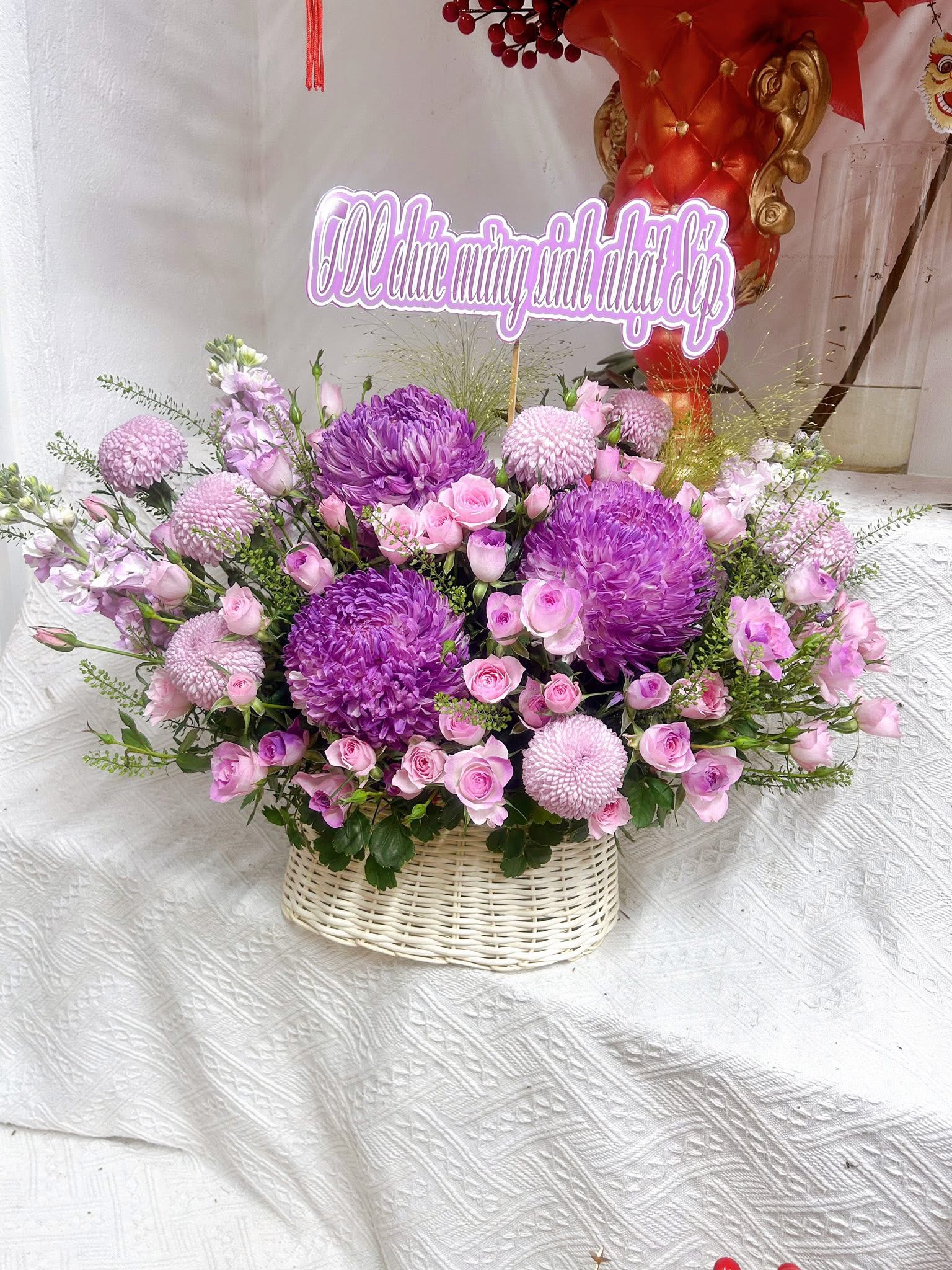 Giỏ hoa màu tím  thủ Đức 