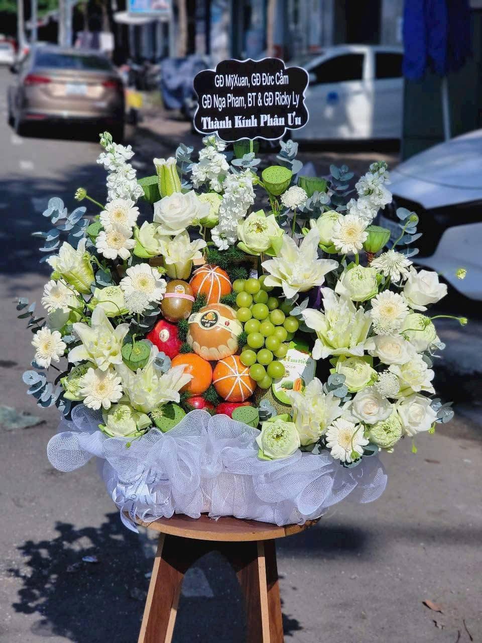 Giỏ trái cây kính dâng