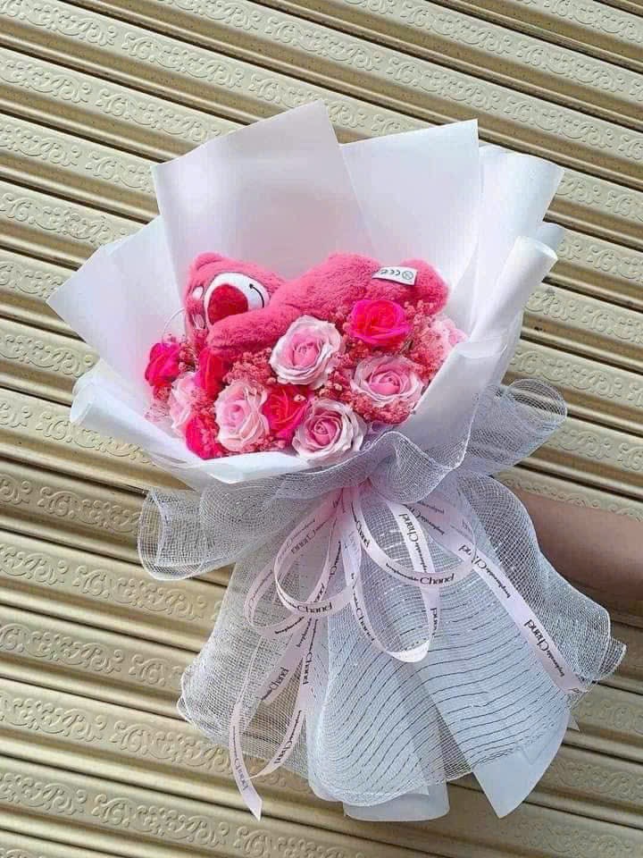 Bó hoa gấu ôm hoa rẻ đẹp tone hồng