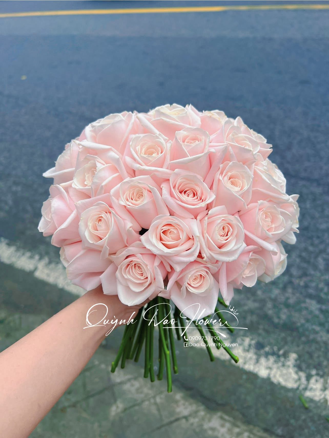 Hoa cưới hồng kem
