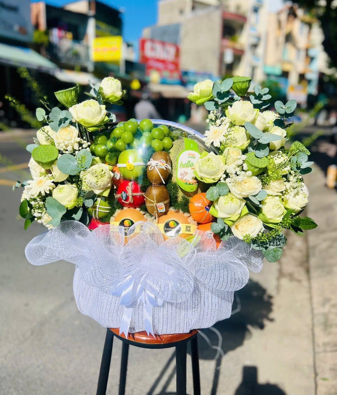 Giỏ trái cây mix hoa sen