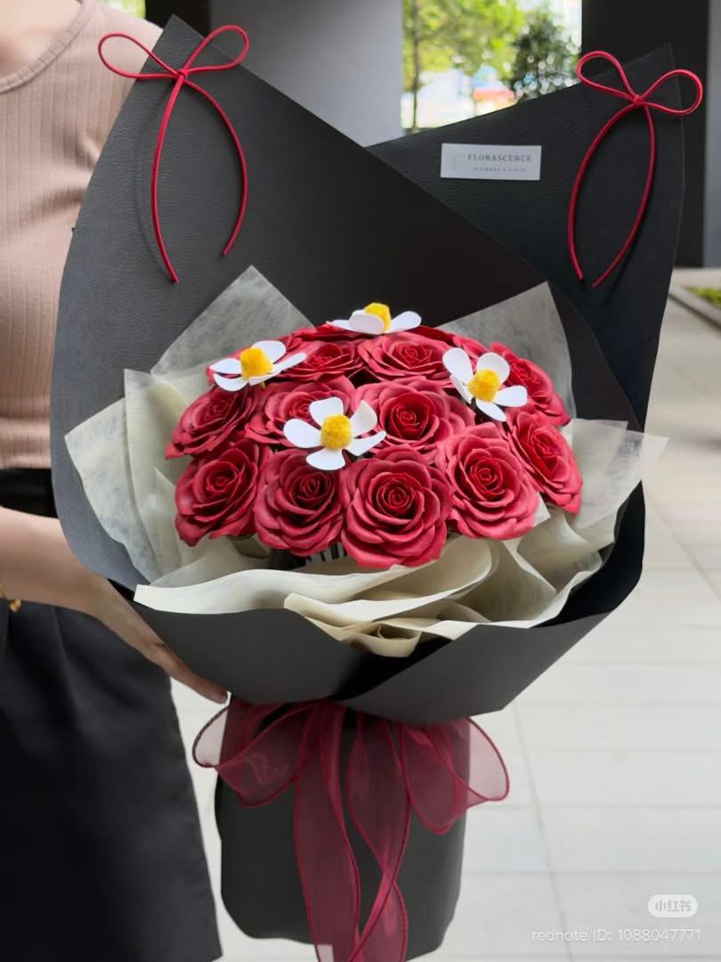 Bó hoa sáp đỏ đô