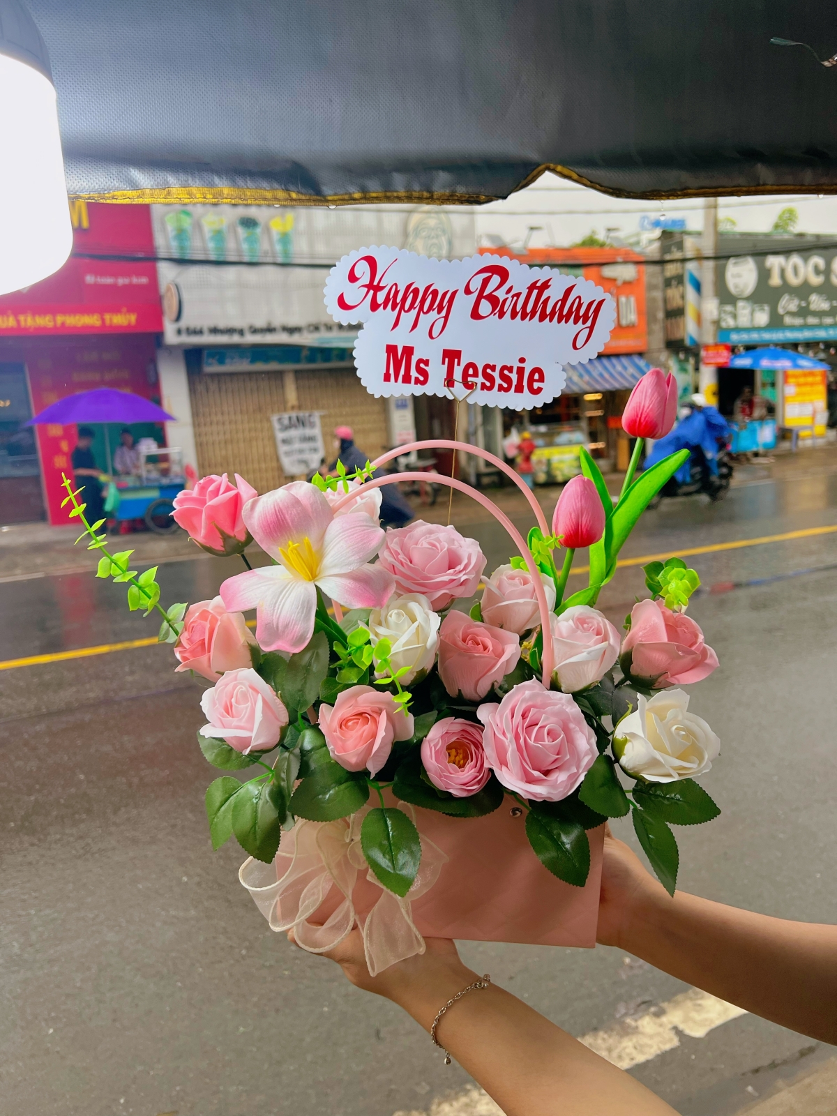 Giỏ hoa sáp cao cấp mix tone hồng 