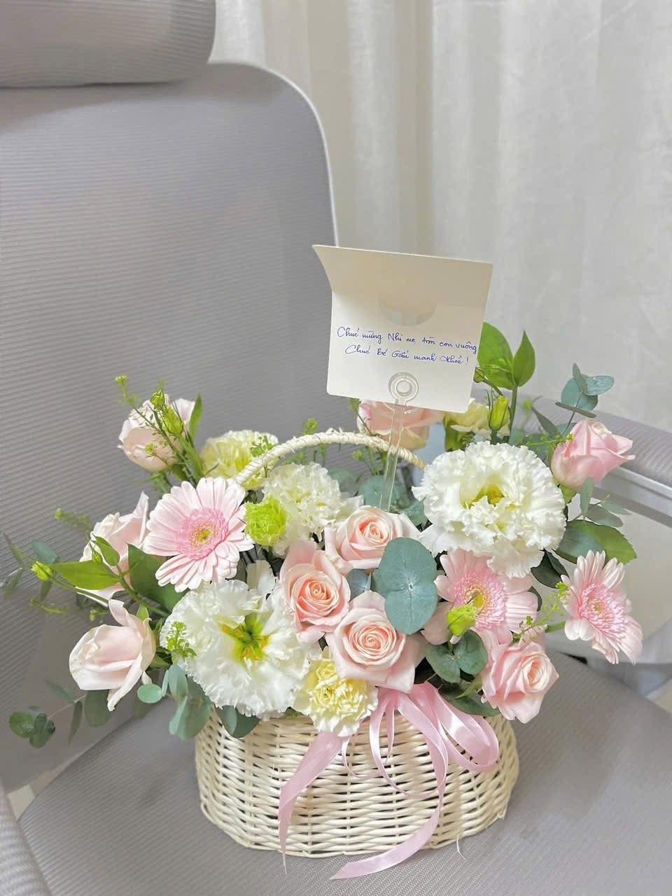 Giỏ hoa nhỏ mix xinh