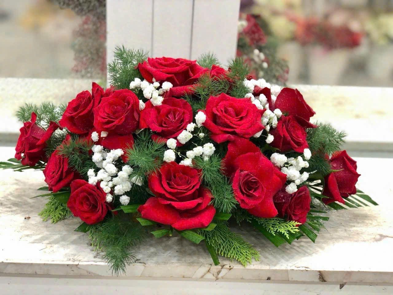 Bát hoa để bàn màu đỏ