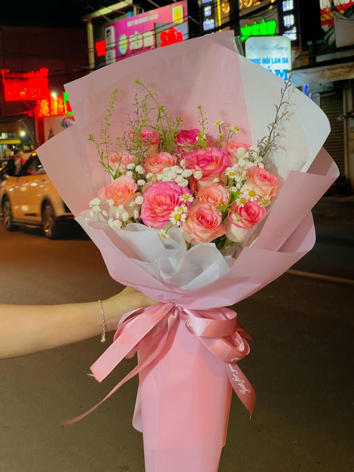 Bó hoa tặng bạn gái