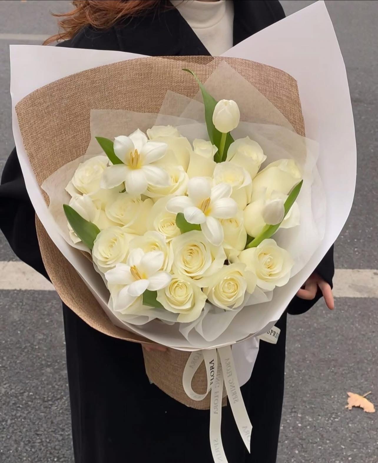 Bó hoa tulip mix hồng trắng thủ Đức 