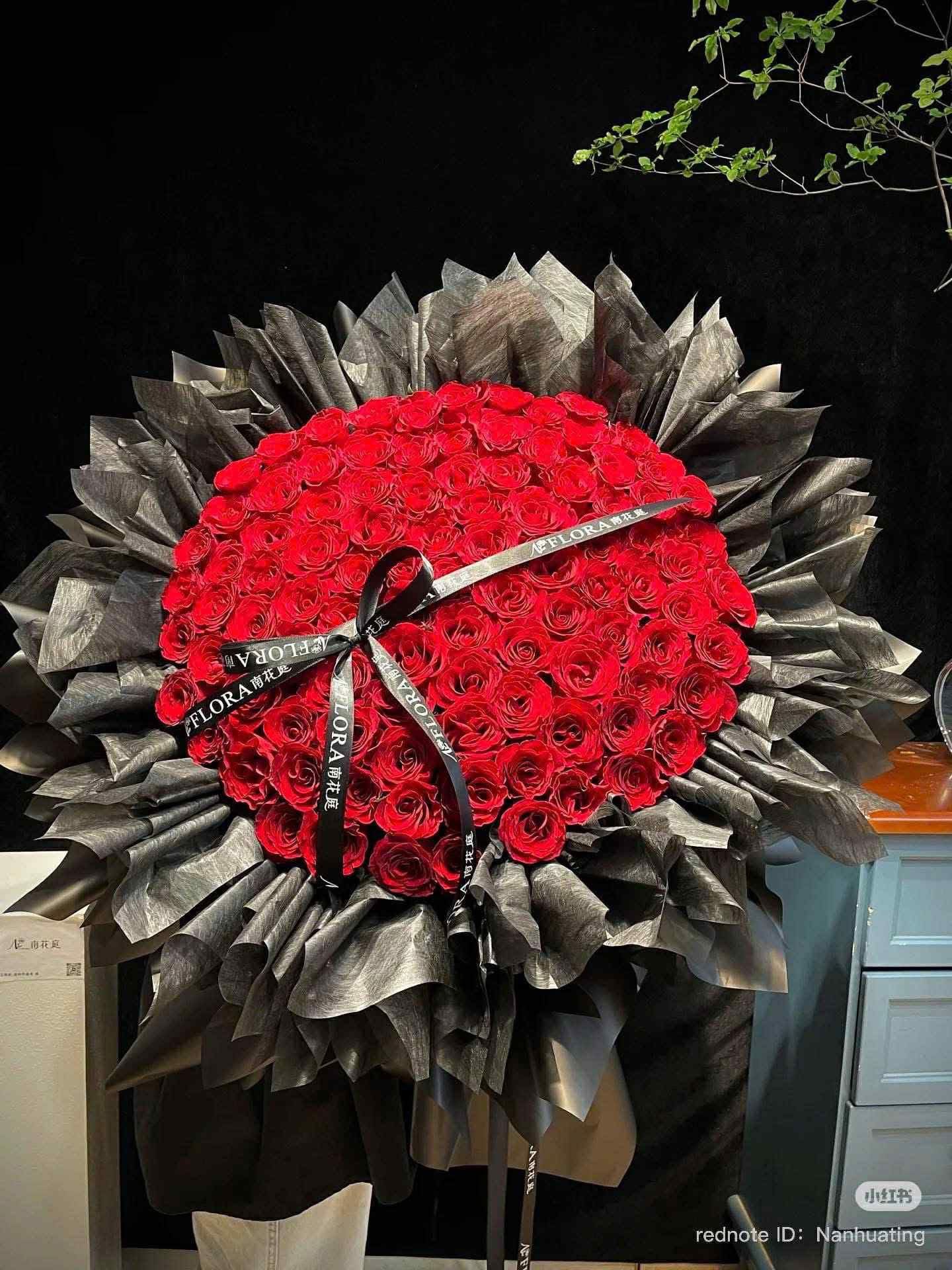 Bó hoa Hồng đỏ khổng lồ tại Thủ Đức 