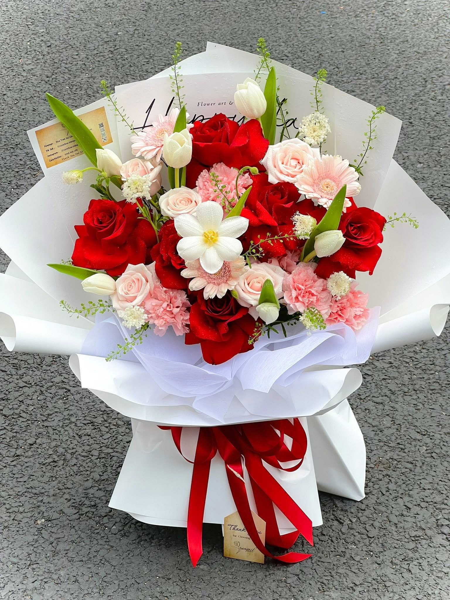 Bó hoa hồng mix hoa tulip