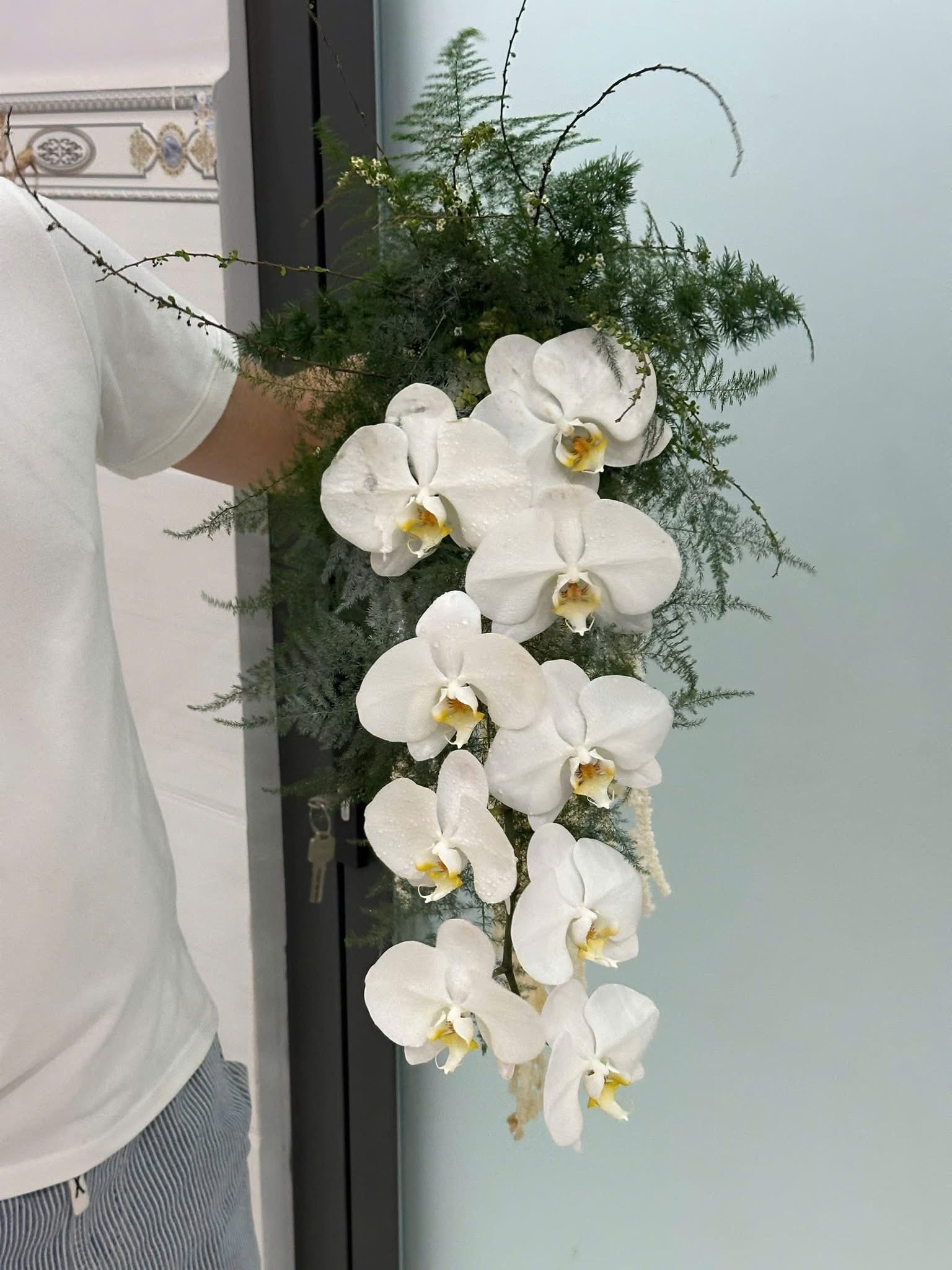 Bó hoa cưới lan hồ điệp trắng