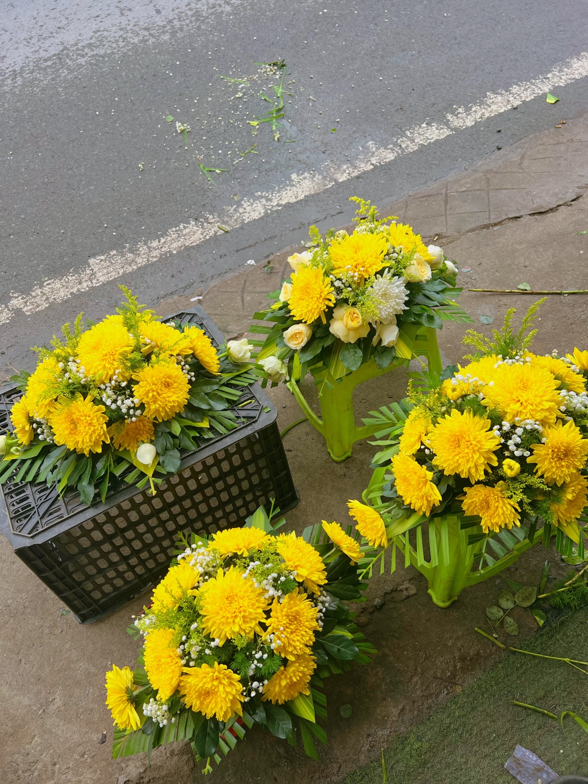 Bát hoa để mộ