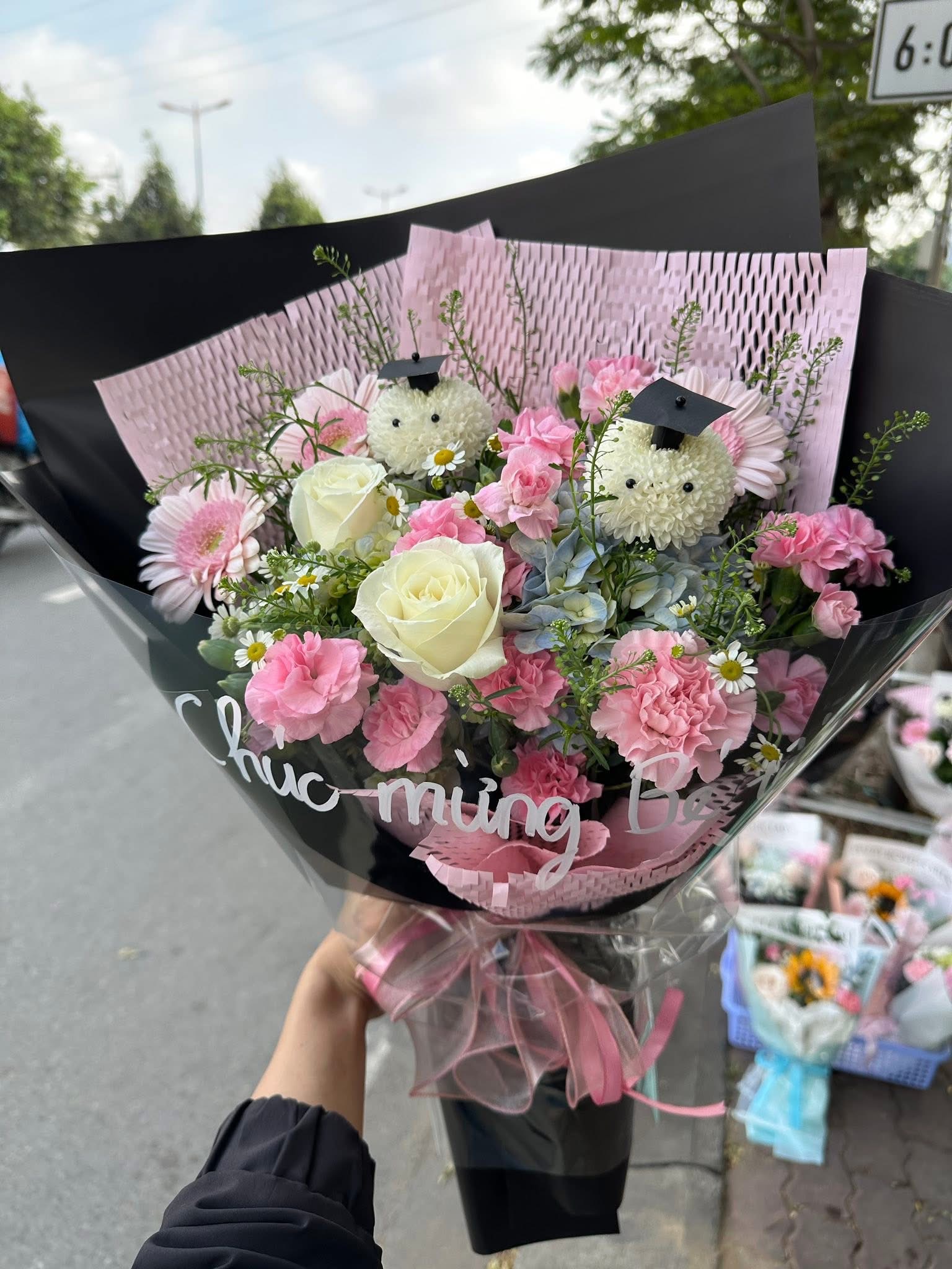 Hoa tốt nghiệp quận 2