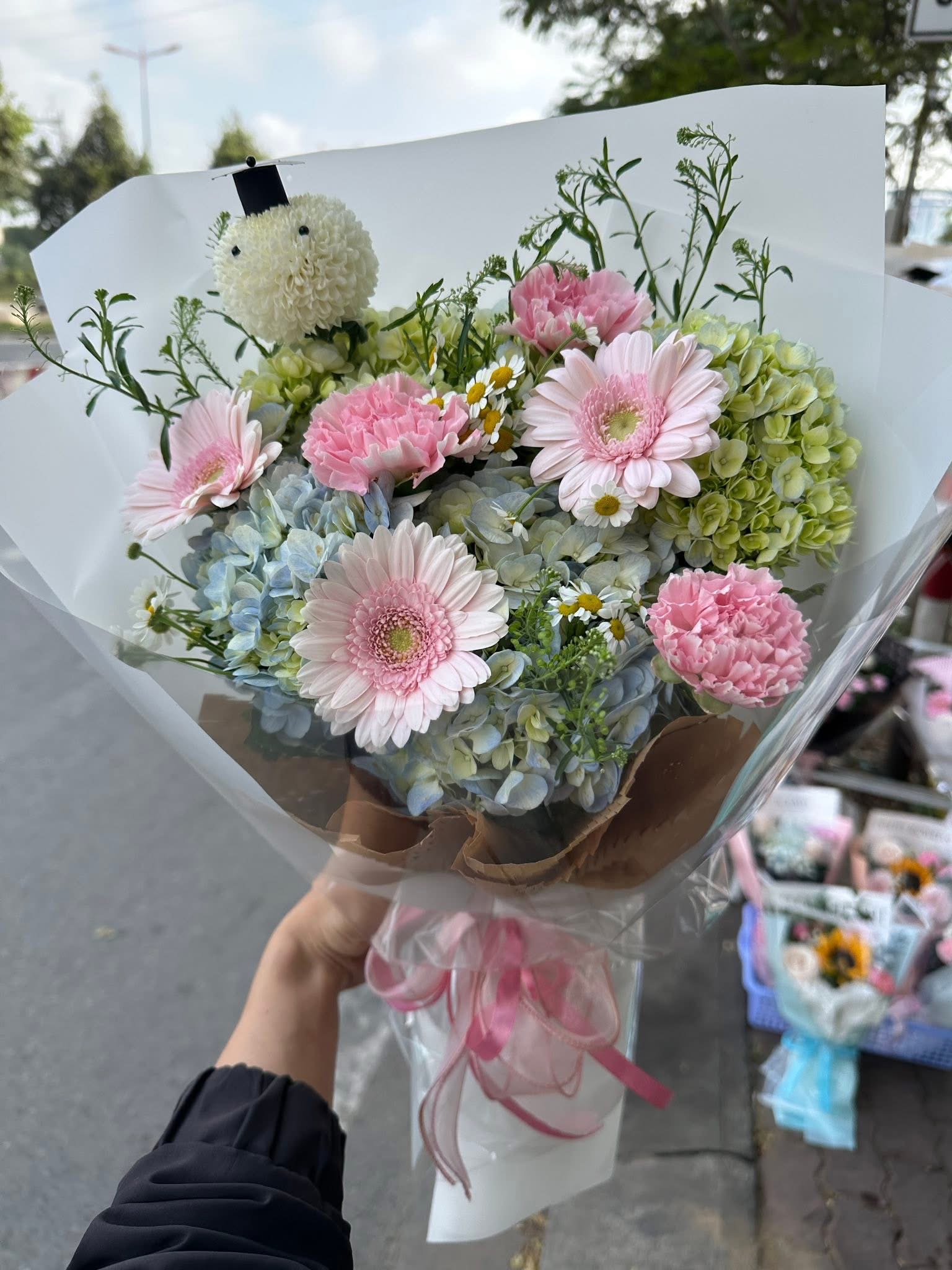Hoa tốt nghiệp tân bình