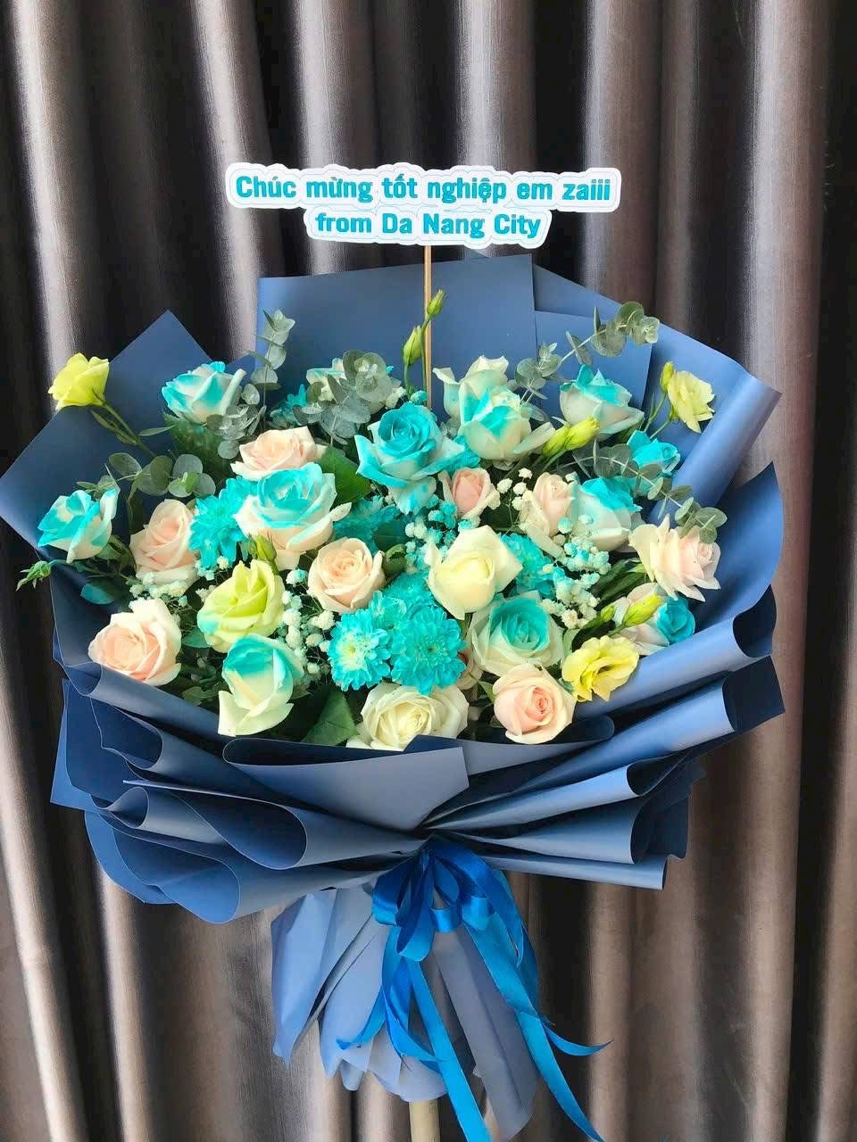 Hoa tone xanh dương tặng sếp Nam