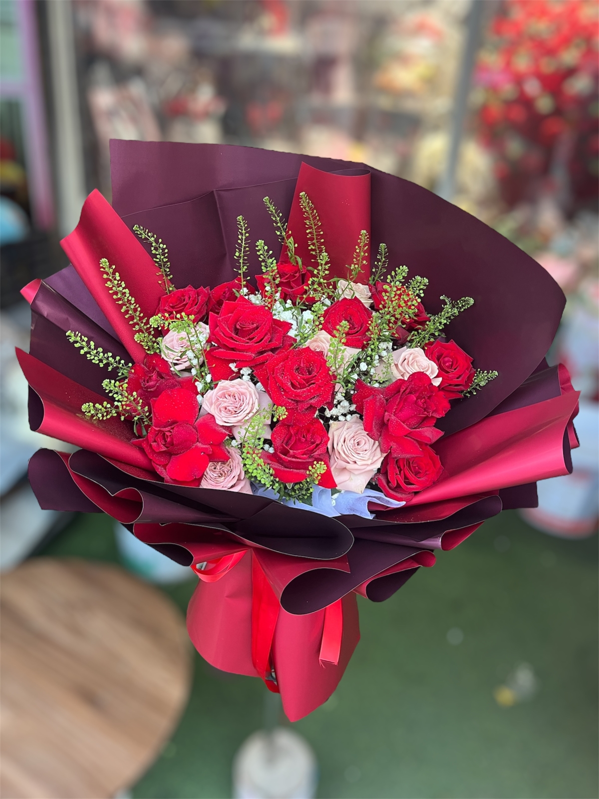 Bó hoa hồng đỏ mix hồng capuchino 