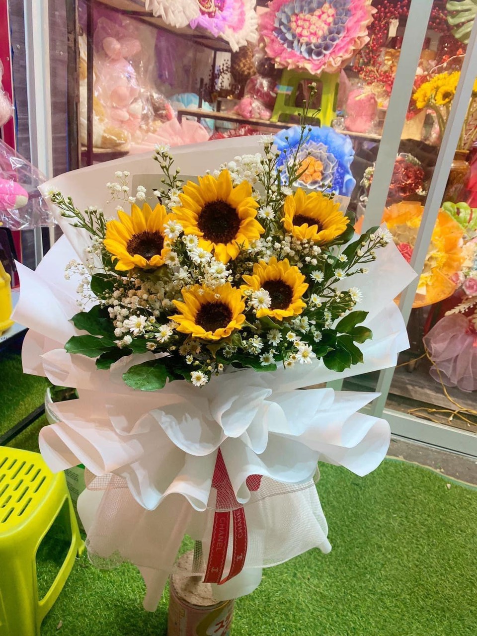 Hoa tốt nghiệp cho bạn nữ