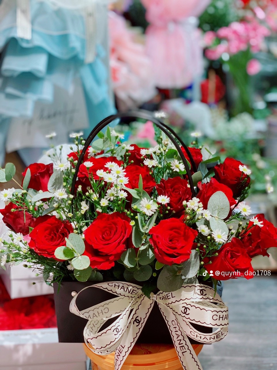 Giỏ hoa Hồng đỏ tặng mẹ 