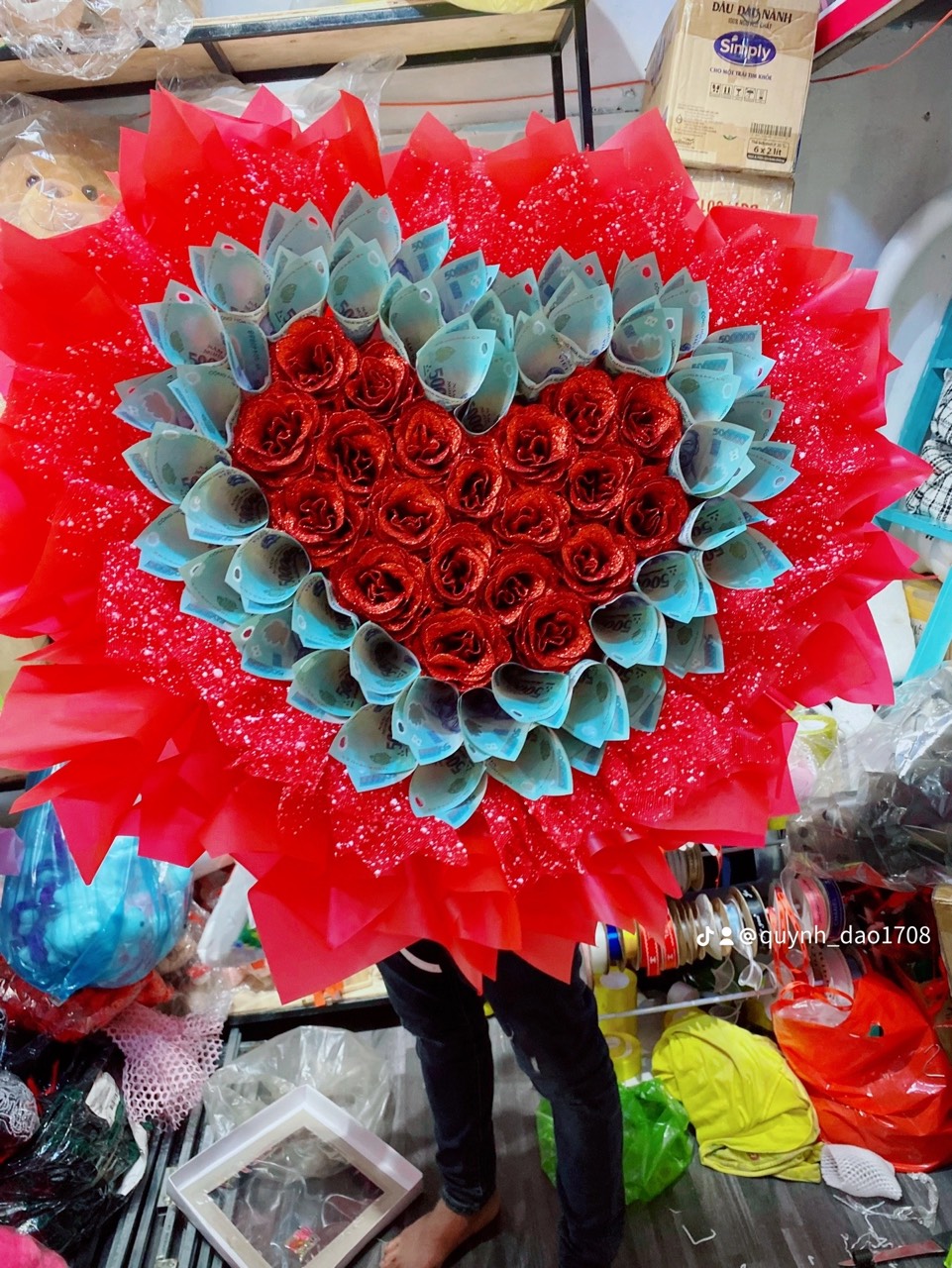 Bó hoa tiền 500k tặng vợ