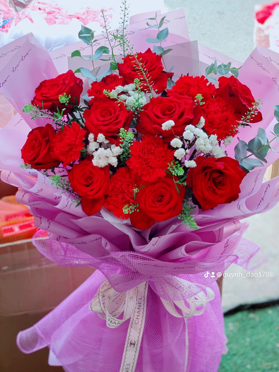 Bó hoa tone Đỏ tặng người yêu tại Bình Dương 