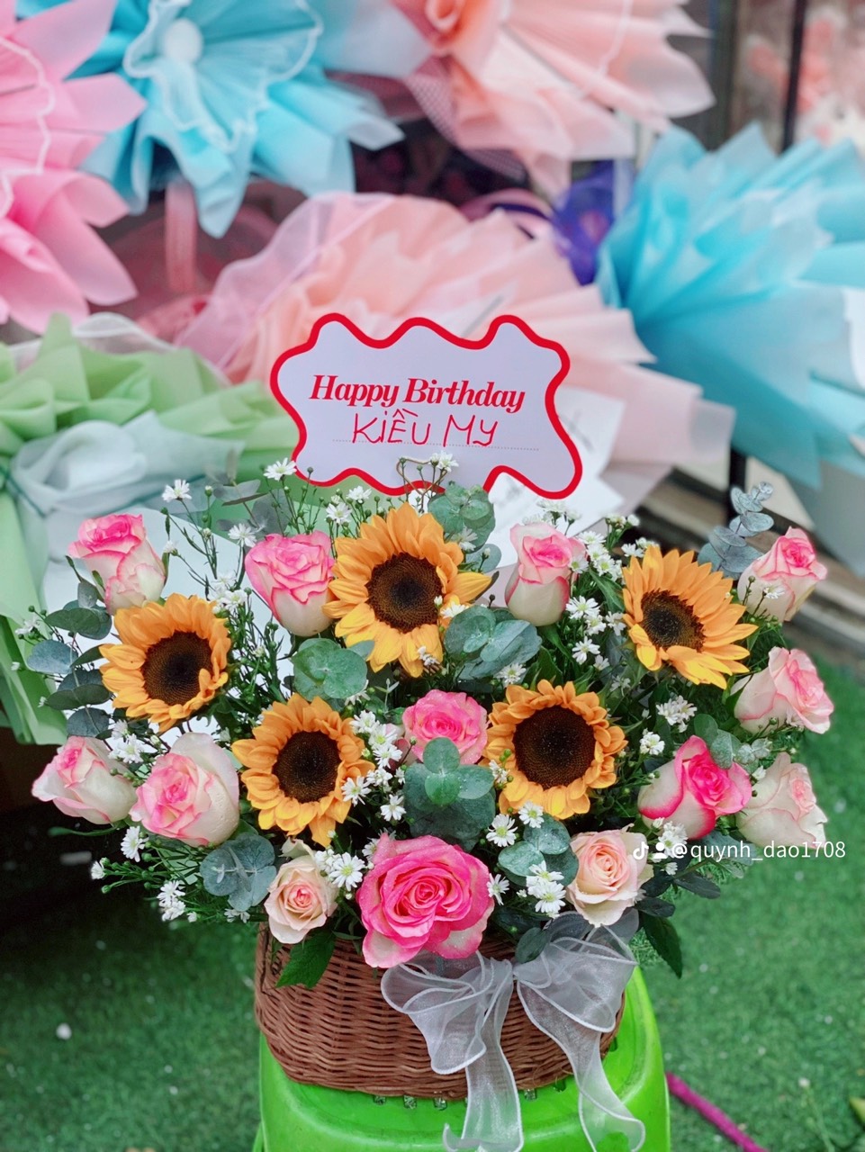Giỏ hoa tươi tặng sinh nhật bà