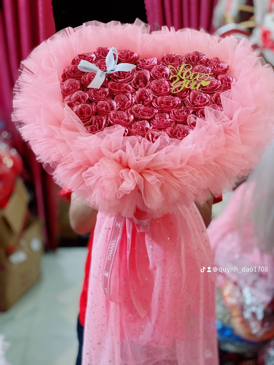 Bó hoa trái tim màu nu sang trọng tại Thuận An