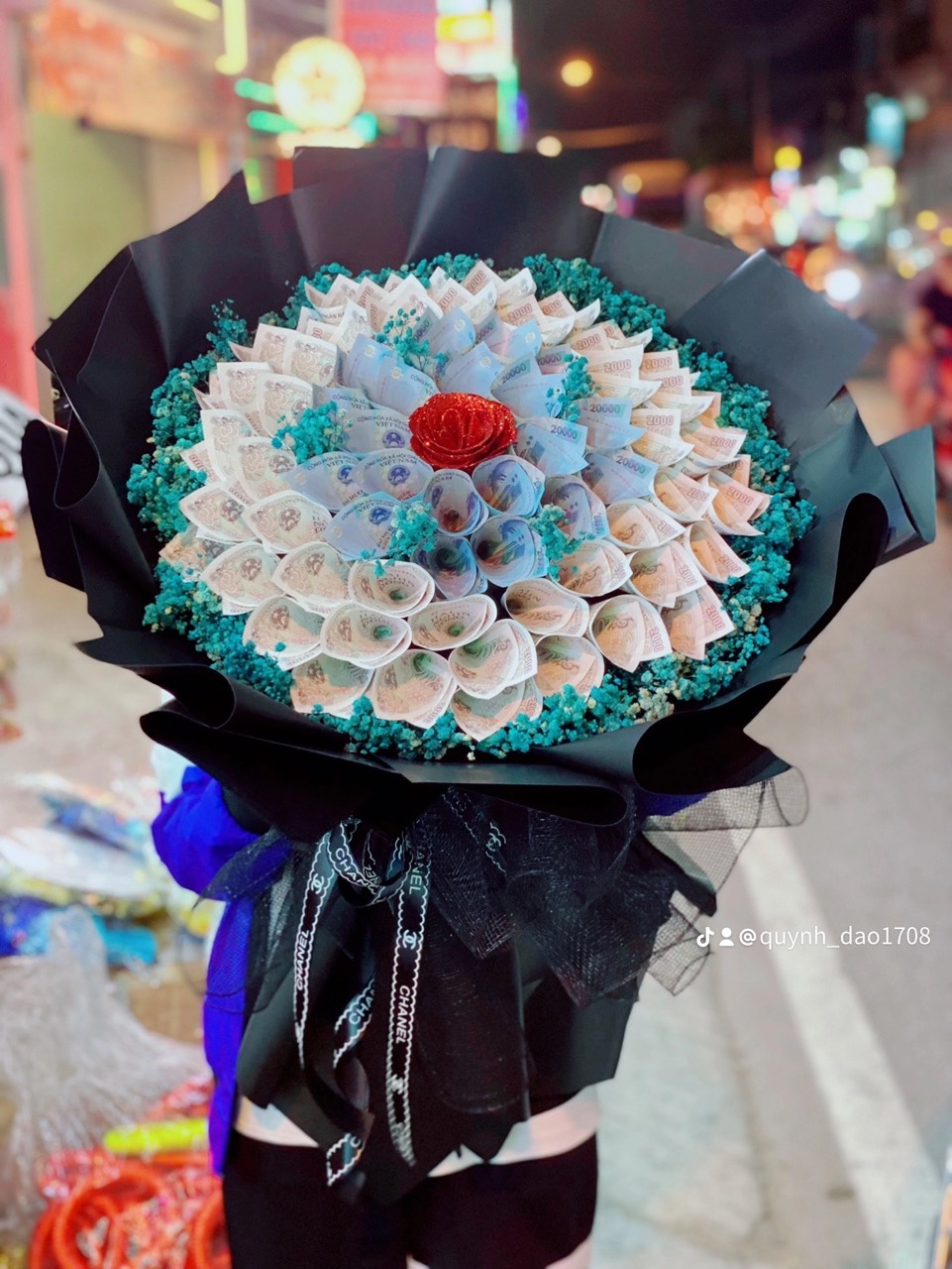 Bó hoa tiền 500k tặng vợ 