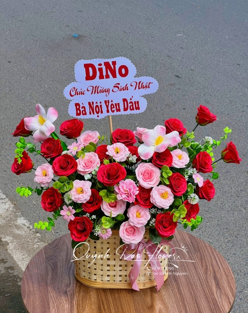 Giỏ hoa sáp tặng sinh nhật  bà Nội 