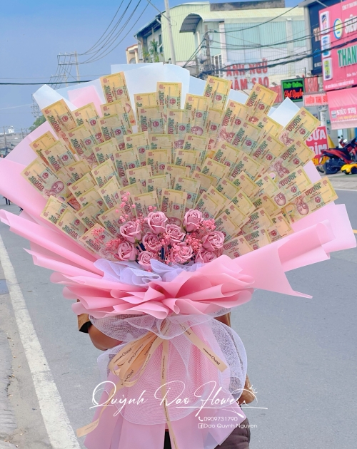 Bó hoa tiền tặng mẹ