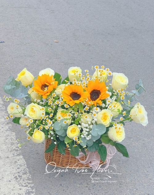 Giỏ hoa Tone vàng mix tana
