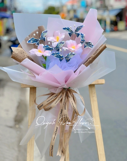 Bó hoa tiền cánh bướm mix hoa tulip